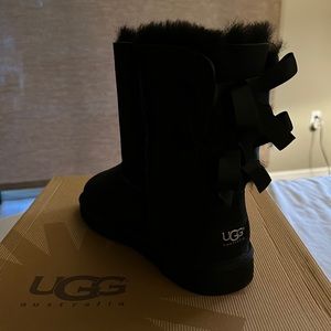 UGG Bailey Bow - black - Size 5
